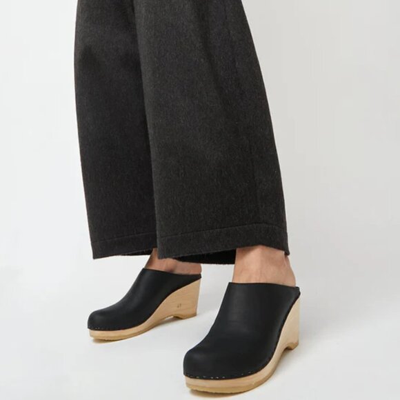 NO. 6 BLACK NEW SCHOOL WEDGE CLOG Size 40 (W9) - Picture 1 of 6